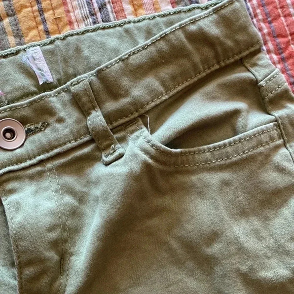 Childrens Place Twill Shorts and Tank Top - Picture 3 of 7